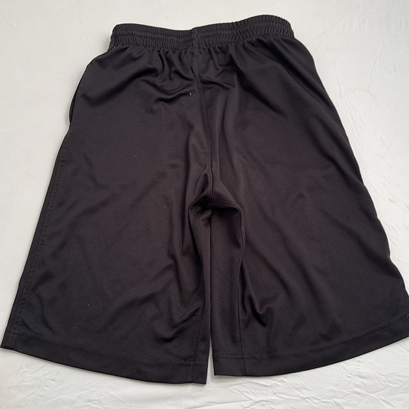 Nike DriFit black basketball athletic shorts - Picture 2 of 7